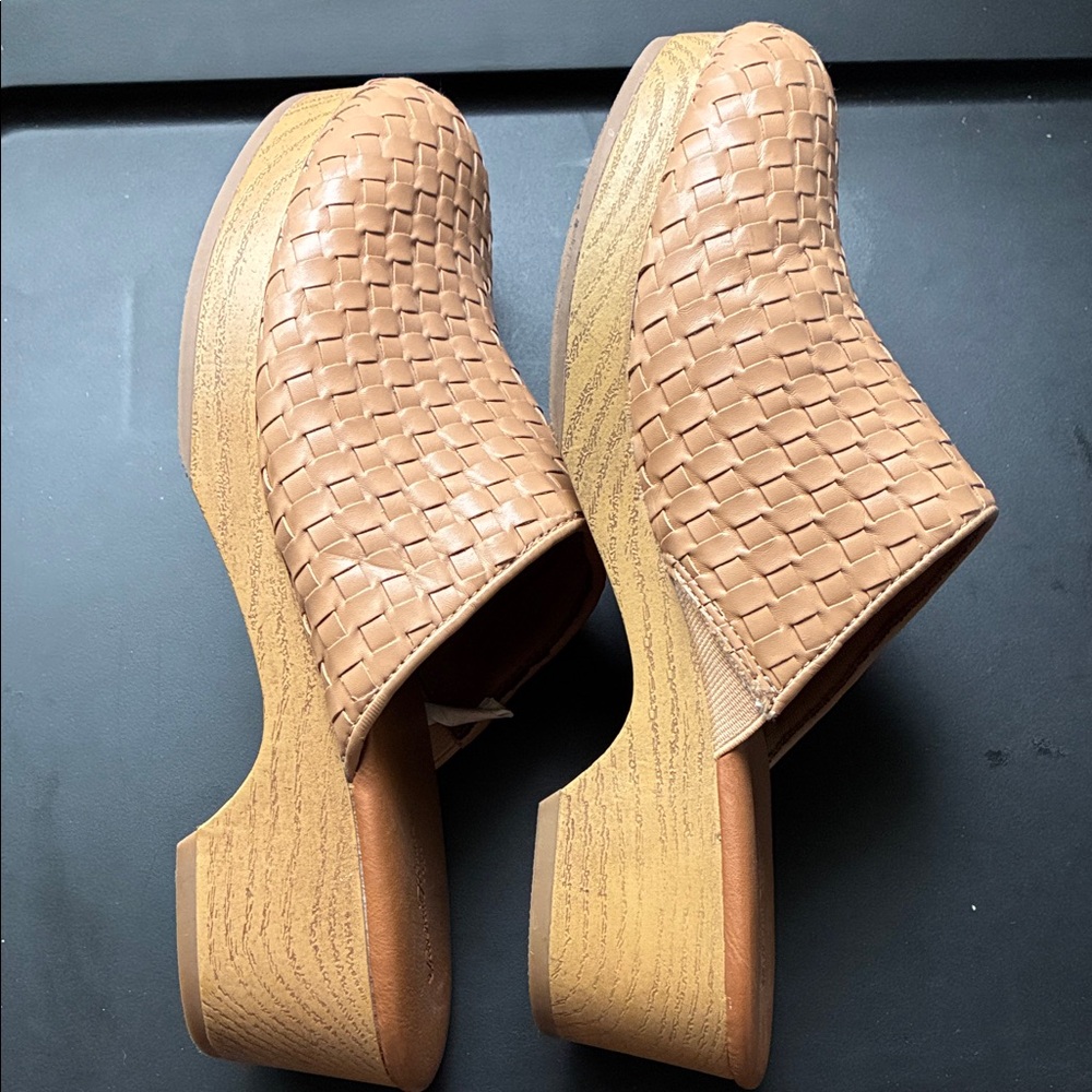 Banana Republic Tan Woven Leather Slide Mules - Picture 5 of 6